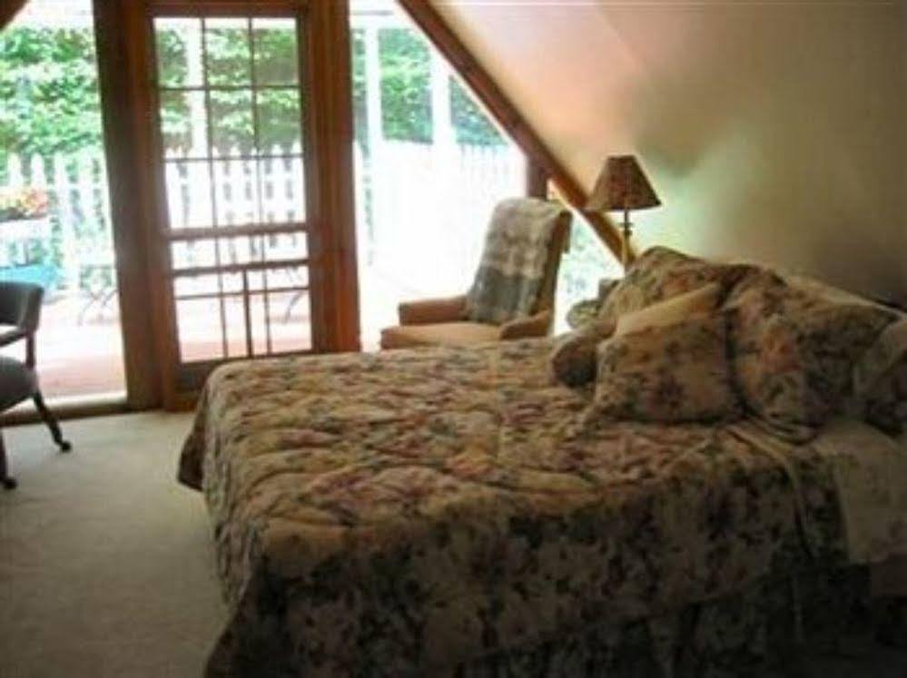 Rock Laurel Bed And Breakfast Candler Cameră foto